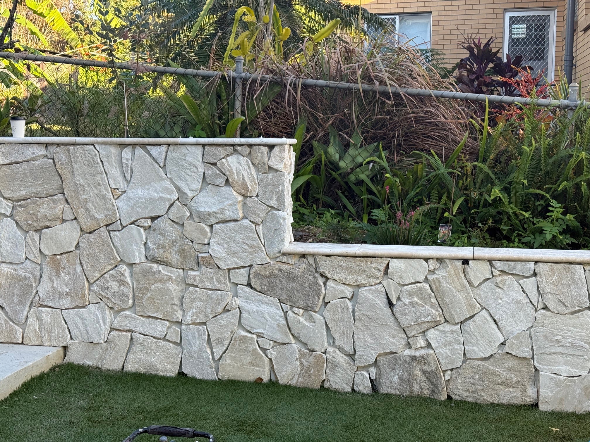 Natural Stone Wall Cladding Free Form - Loose Stone - White Beige Blend