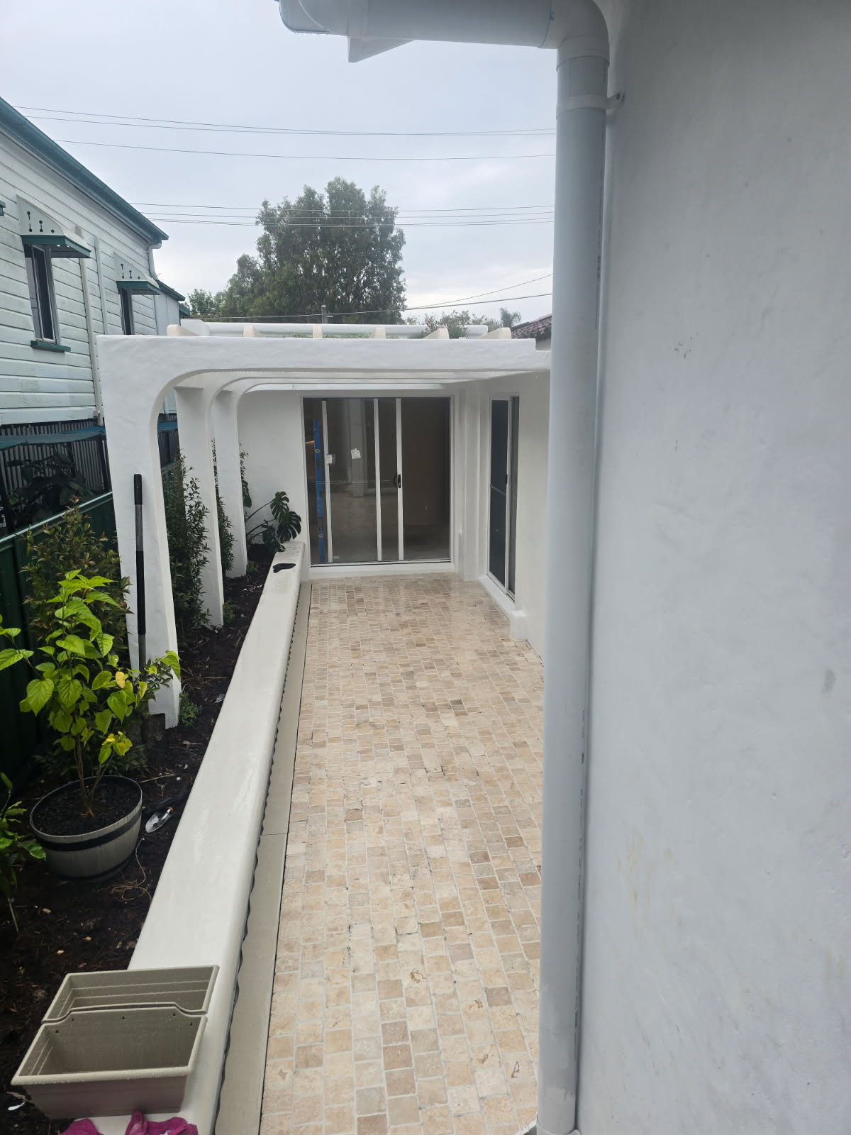 Travertine Cobblestone Driveway Paver - Loose or Mesh Back - Natural Stone - Classic Cream