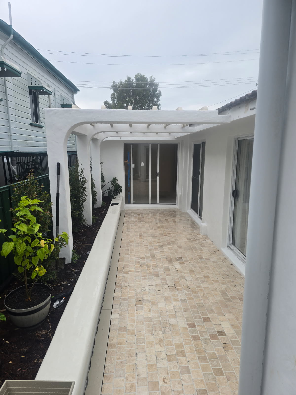 Travertine Cobblestone Driveway Paver - Loose or Mesh Back - Natural Stone - Classic Cream