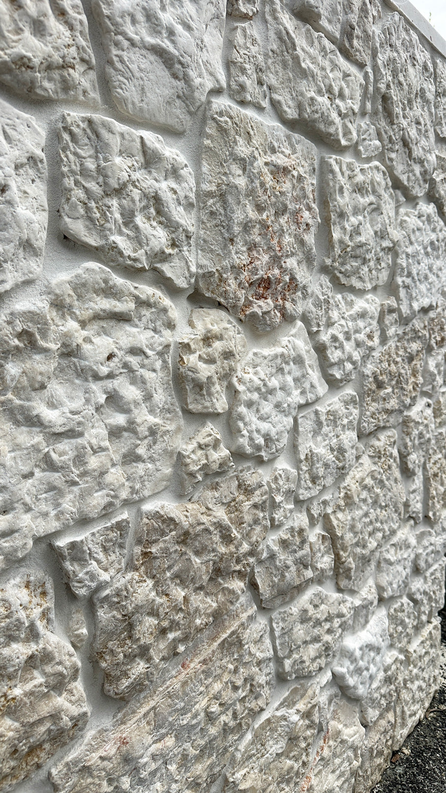Natural Stone Wall Cladding Free Form - Loose Stone - Bush Hammered Limestone
