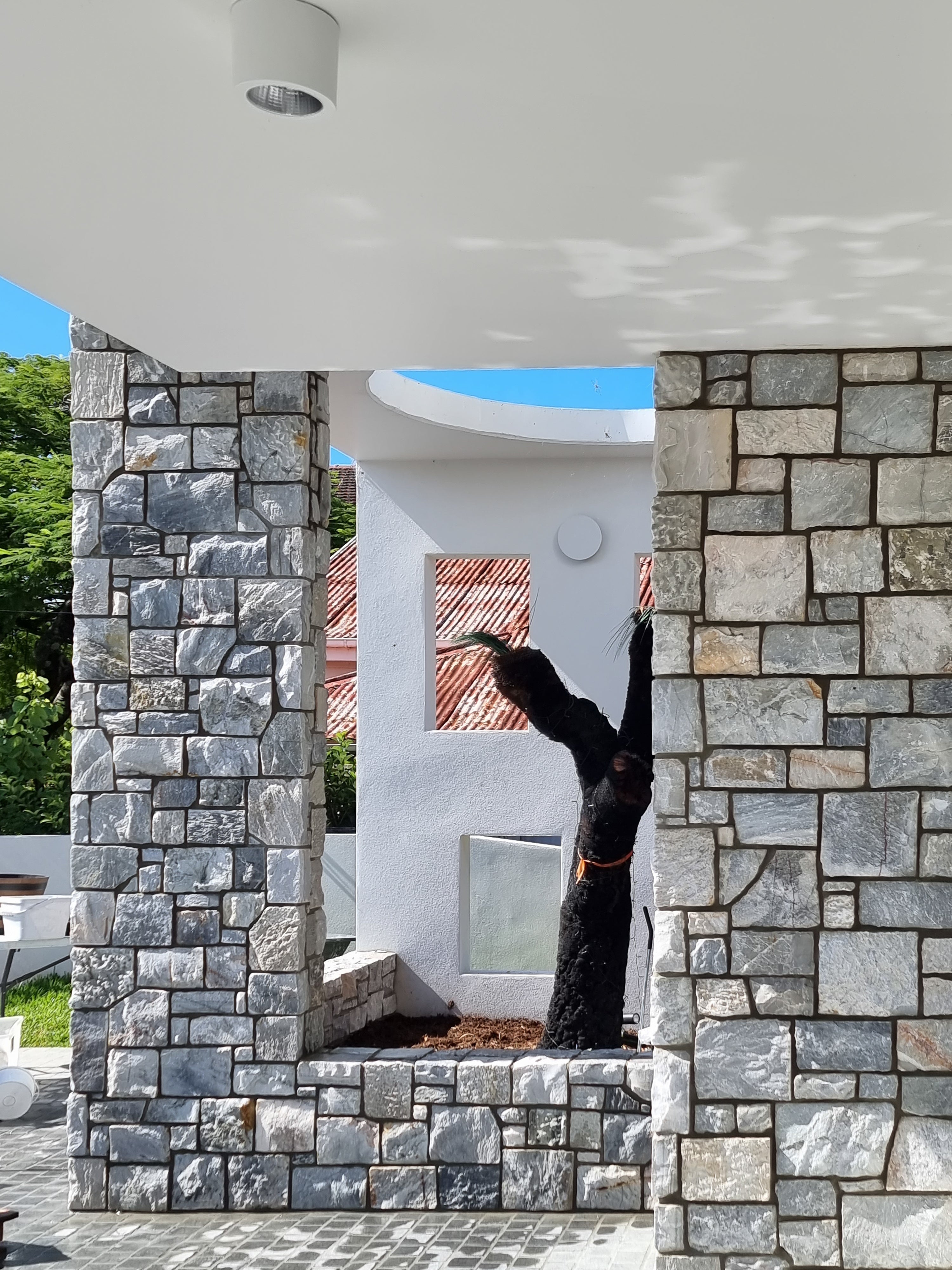 Natural Stone Wall Cladding Free Form - Loose Stone - Grey Limestone Castle Series