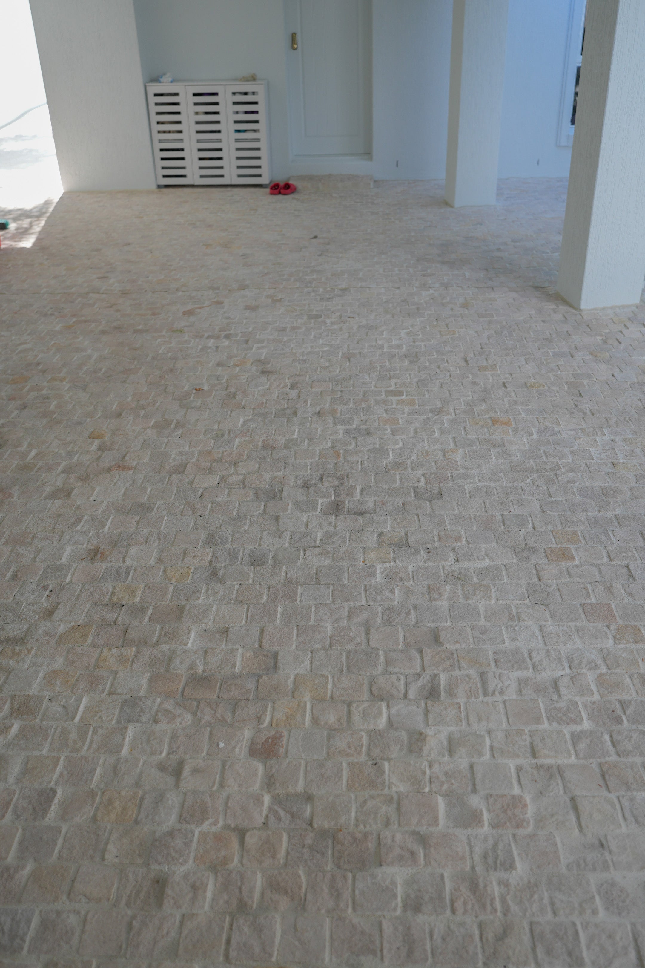 Sandstone Cobblestone Driveway Paver - Natural Stone - Light Cream