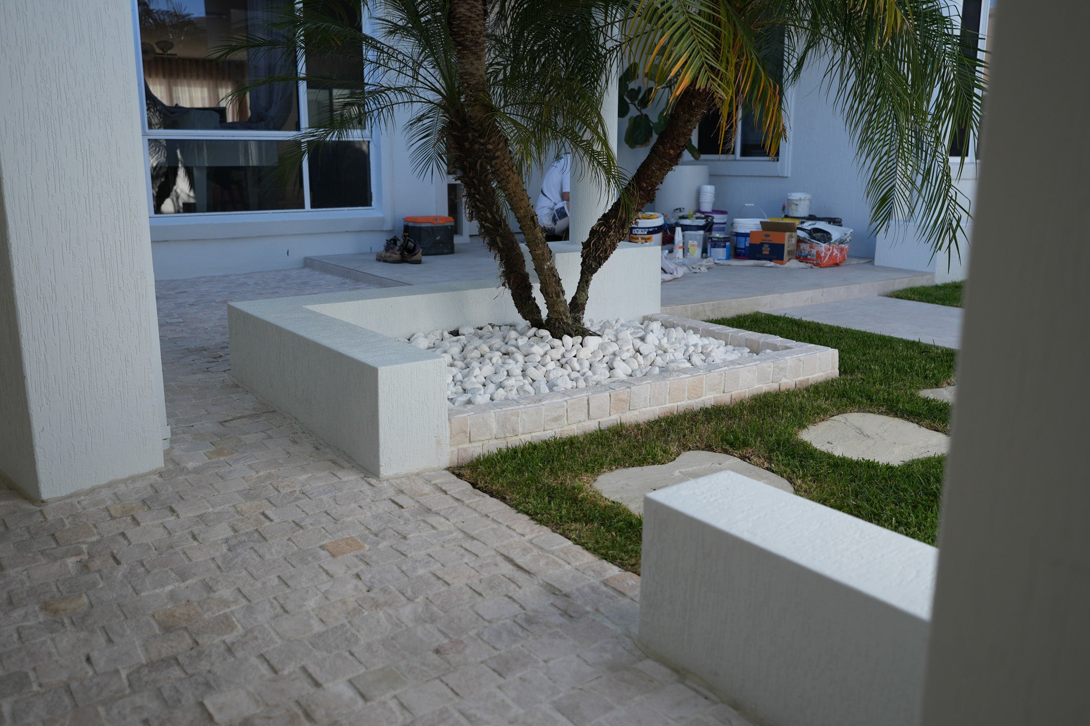 Sandstone Cobblestone Driveway Paver - Natural Stone - Light Cream