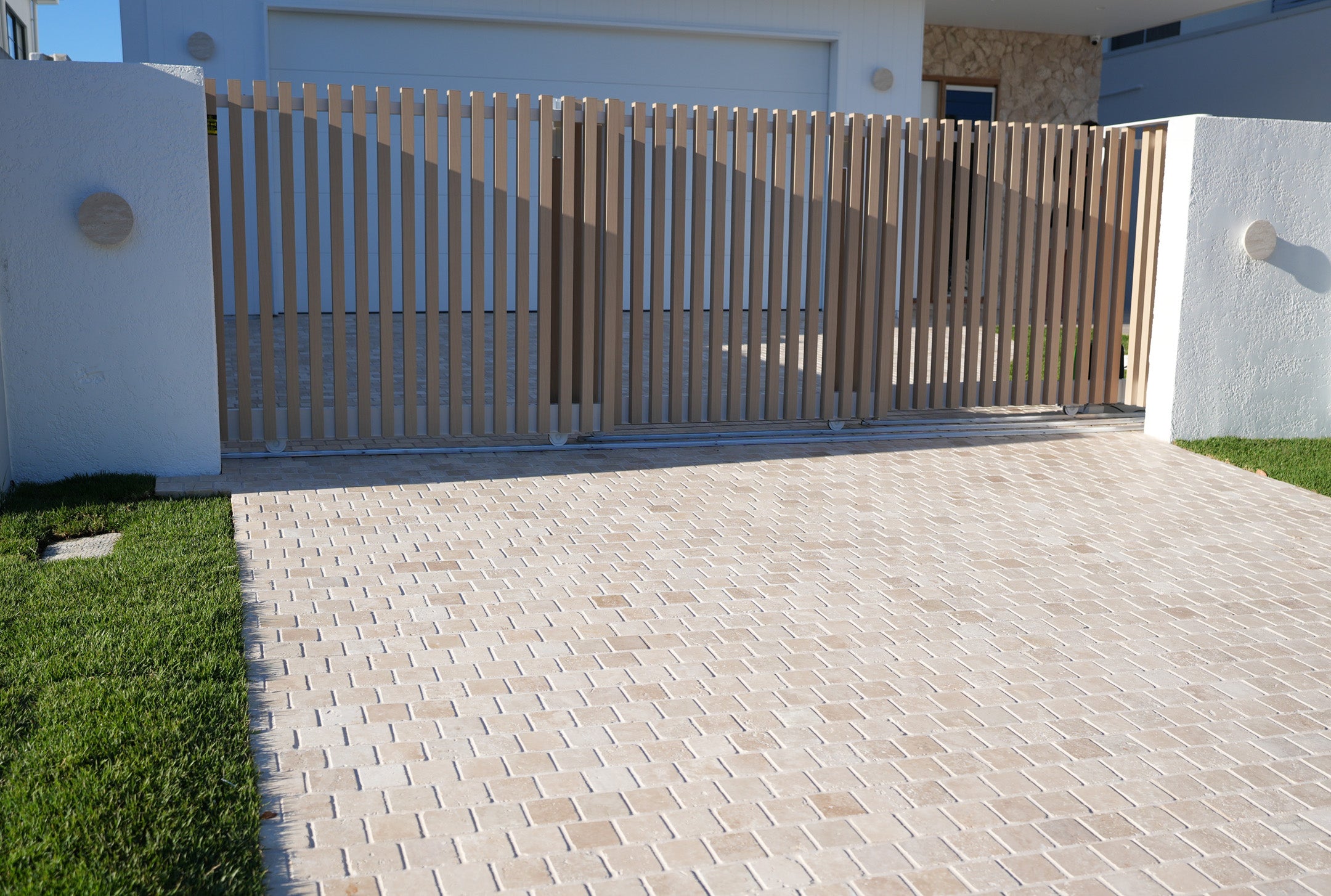 Travertine Cobblestone Driveway Paver - Natural Stone - Cream