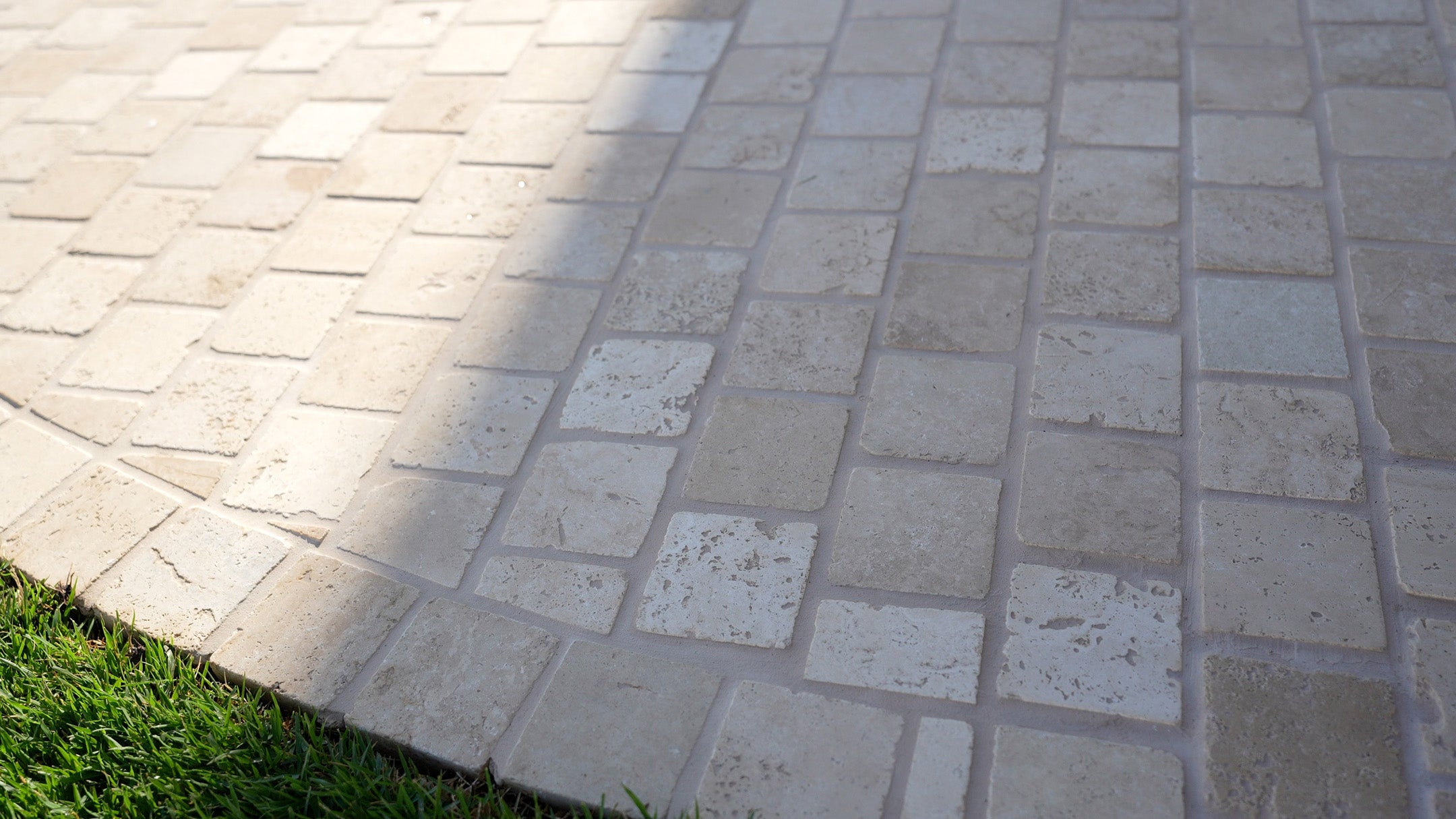 Travertine Cobblestone Driveway Paver - Natural Stone - Cream