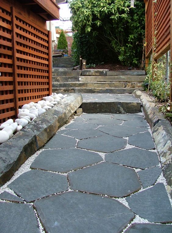Random Pattern Bluestone Bluestone Sawn Random Shape Stepping Stone – Stone and Rock