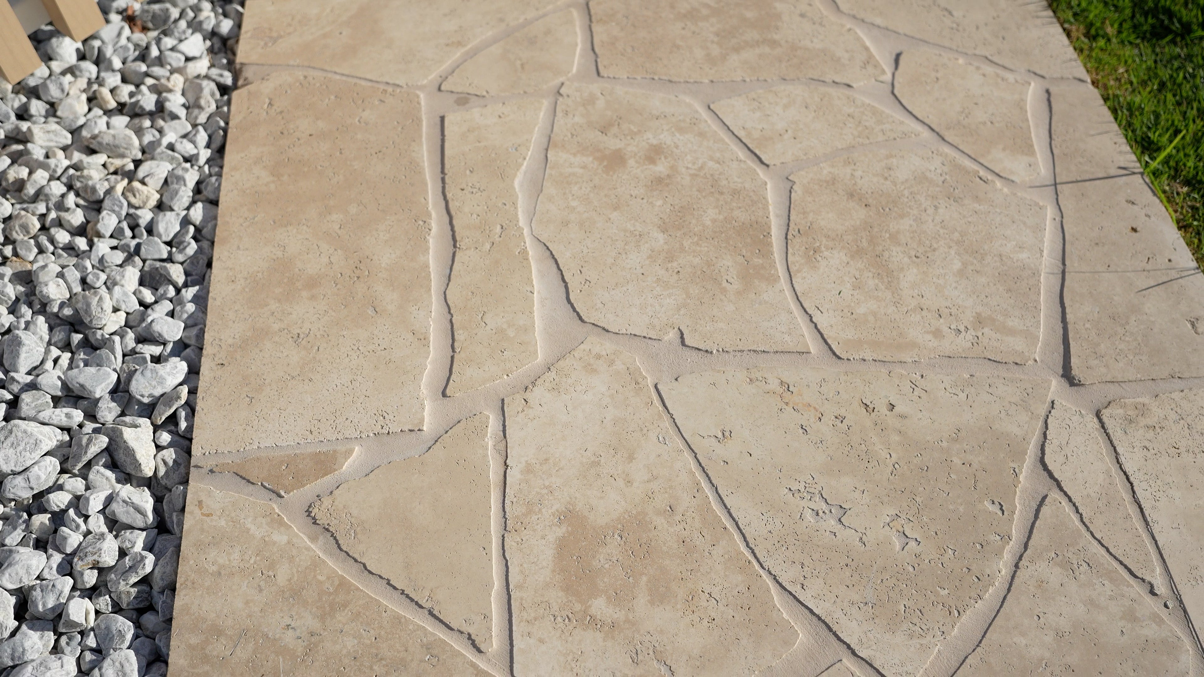 #thickness_Large + Chiselled Edges + Honed 20mm